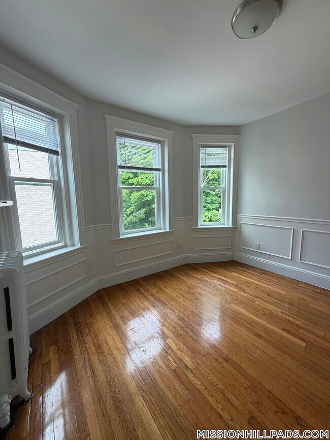 Building Photo - 49 Worthington St