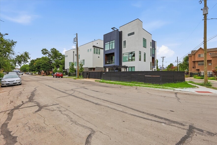 Building Photo - 2015 California Dr