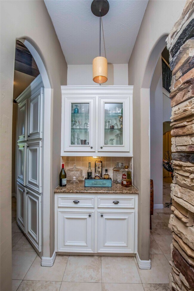 Building Photo - 25219 Hideaway Run Dr