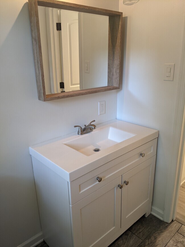 Building Photo - 3200 Windemere Pl