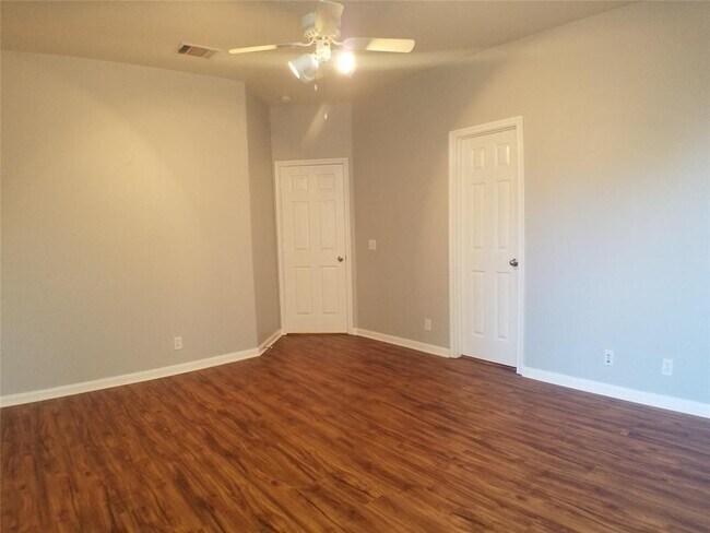 Building Photo - 2502 Allred Dr
