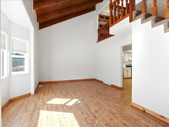 Building Photo - Cottonwood Heights 5 bed 3 bath Twin Home