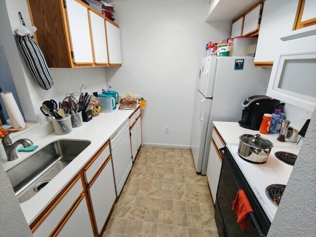 Kitchen - 1344 Kentucky St
