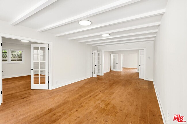 Building Photo - 10309 La Grange Ave