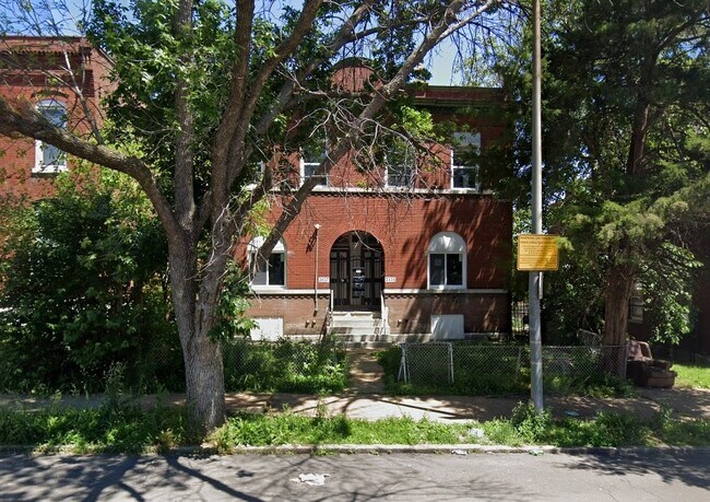 Primary Photo - 3135 Chippewa St