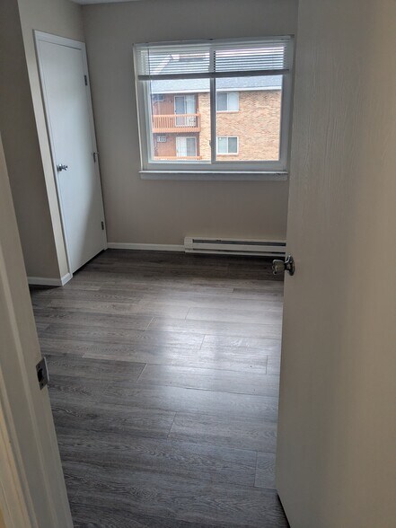 Guest Room - 5350 Camelot Dr