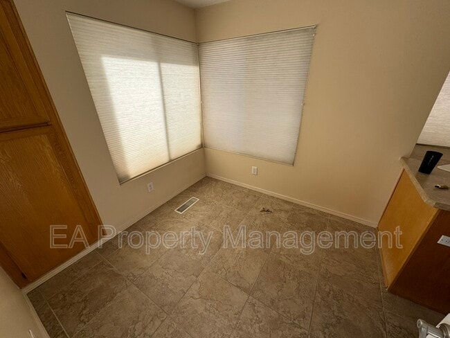 Building Photo - 7576 Keystone Dr NE