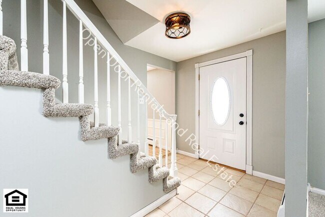 Building Photo - 1225 Clarion Dr