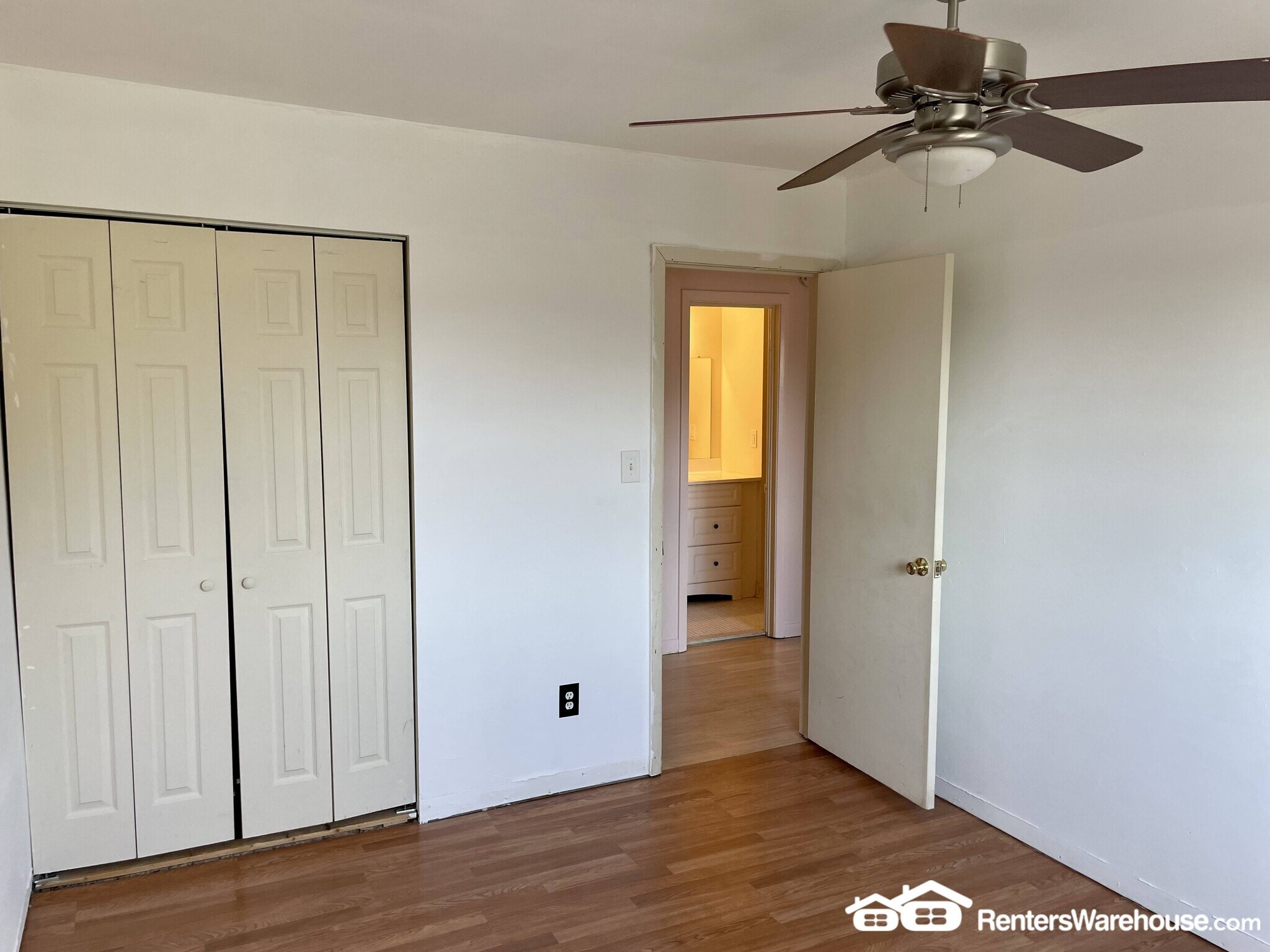 Building Photo - 9923 Valley Park Dr