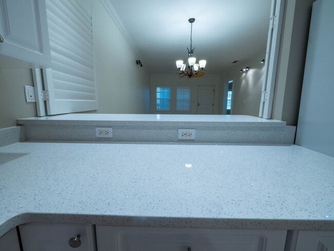 Building Photo - 2110 W 1st