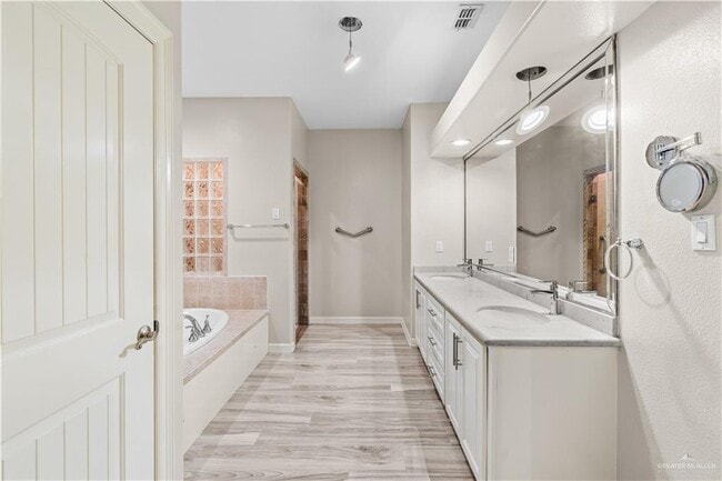 Building Photo - 27 Los Lagos Dr