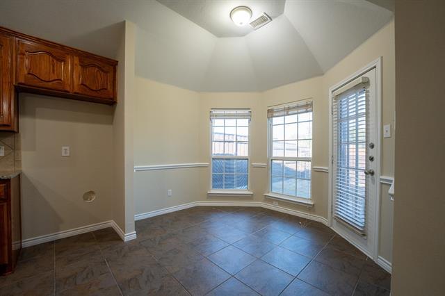 Building Photo - 2002 Gardenridge Dr