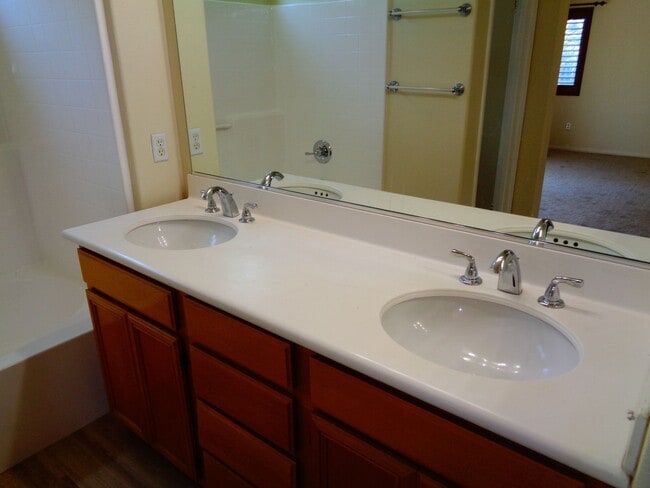 Building Photo - 1551 N Poconos Cir