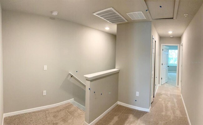 Building Photo - 975 Robin Holly St