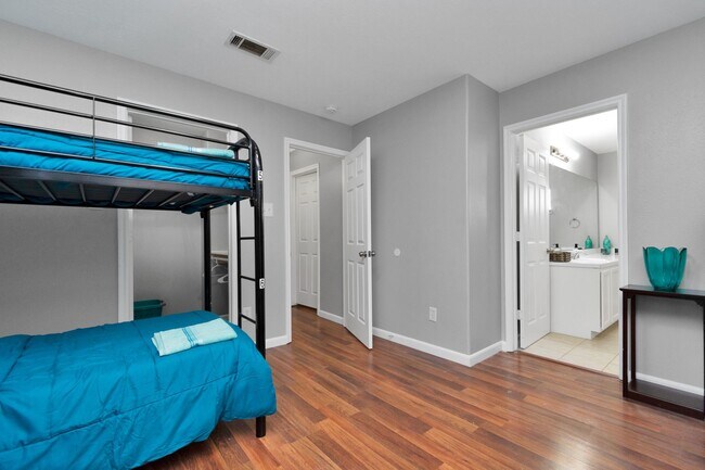 Building Photo - 5822 Santa Bernadetta