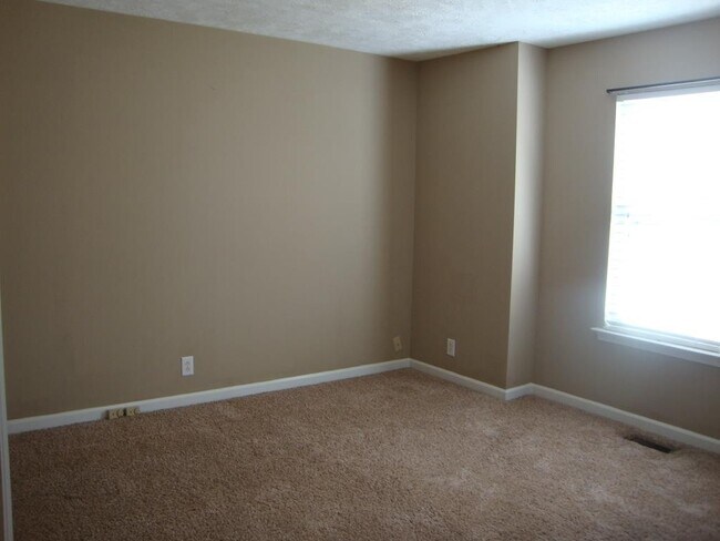 Building Photo - 157 Clearidge Dr