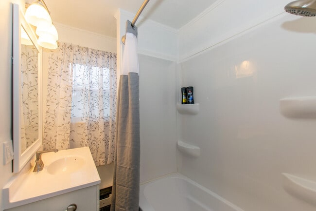 Building Photo - 3083 Ready Rd