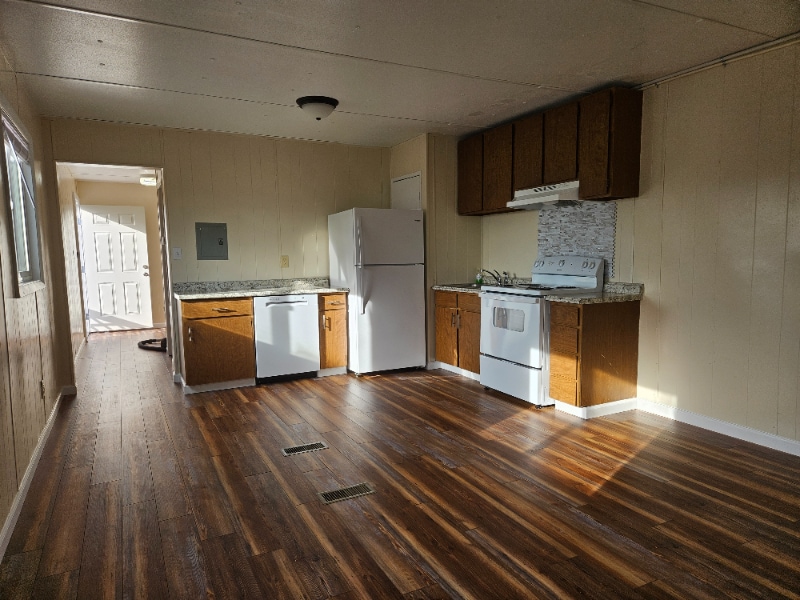 Building Photo - 32 3rd St