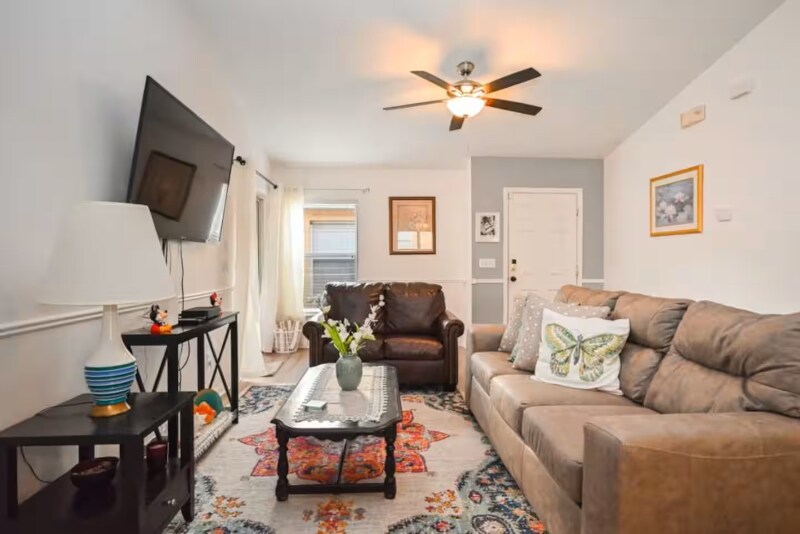 Building Photo - 1904 Royal Ridge Dr