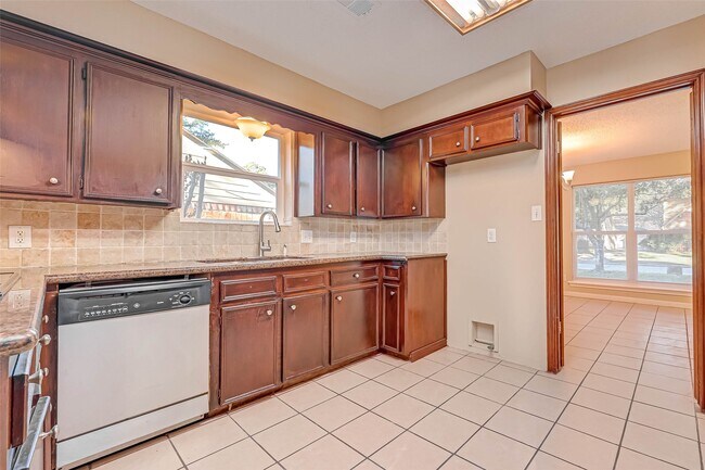 Building Photo - 4815 Wind Chimes Dr