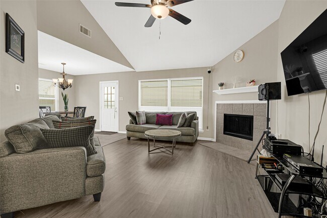 Building Photo - 8123 Solara Bend Ct