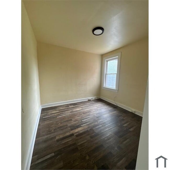 Building Photo - 2 Bedroom PLUS Den