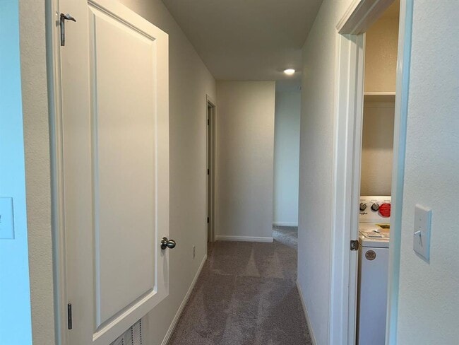 Building Photo - 624 Gemsbok Dr