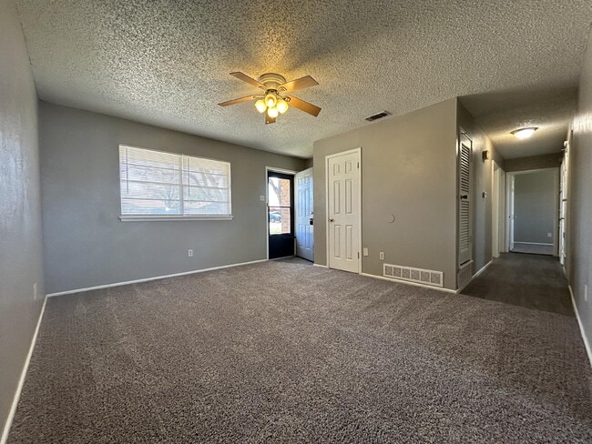 Building Photo - 4612 Grinnell St