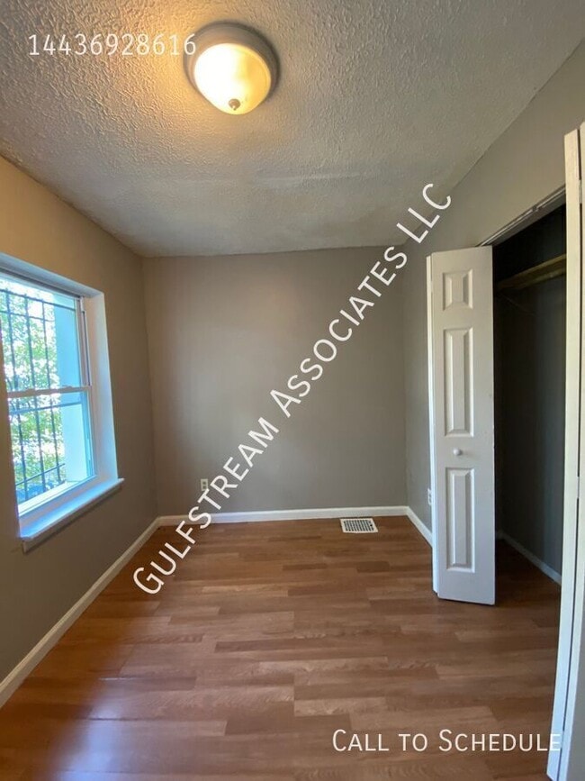 Building Photo - 2704 Presbury St