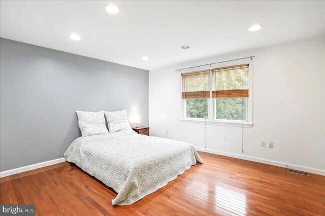Building Photo - 2653 Fanieul Hall Ct