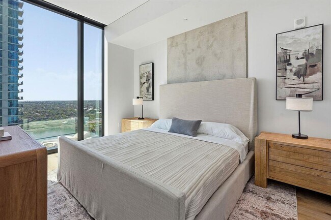 Building Photo - 610 Davis St