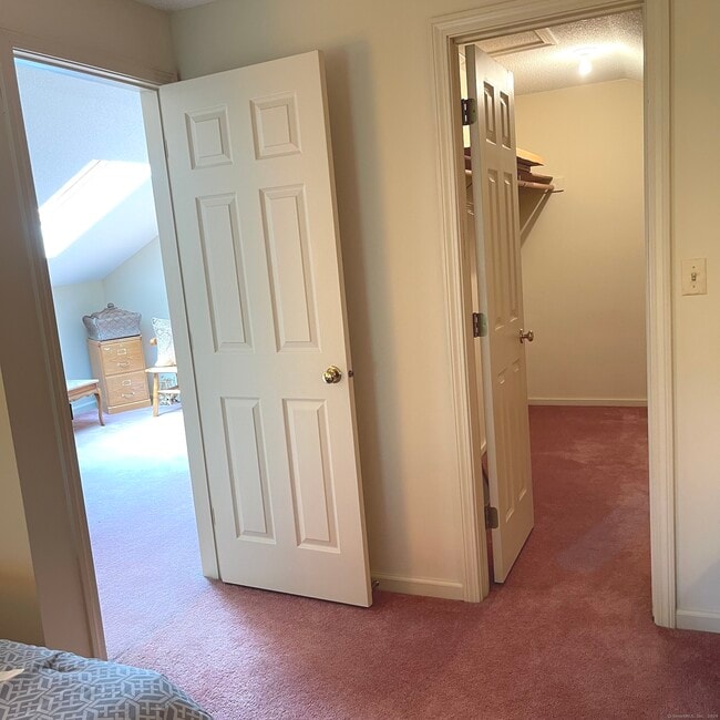 Building Photo - 697 South End Rd