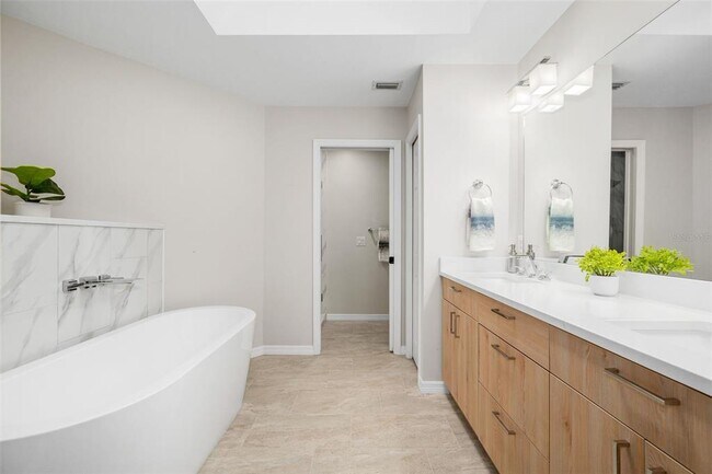 Building Photo - 9821 SW 34th Rd