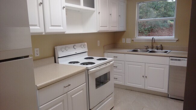 New Kitchen Tiles - 600 Audubon Lake Dr