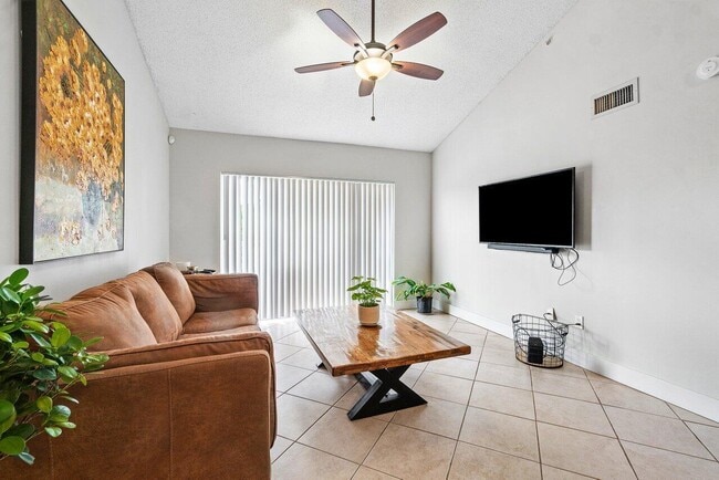 Building Photo - 2620 S University Dr