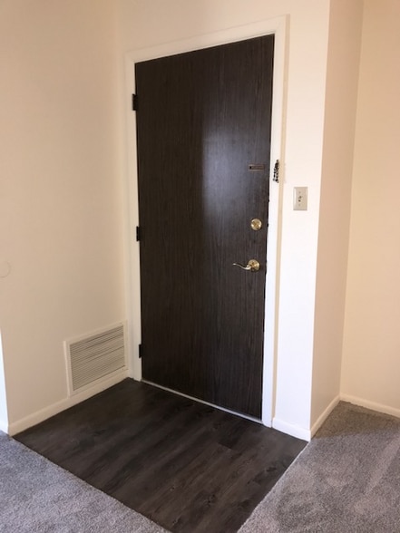 Building Photo - 401 County Line Rd