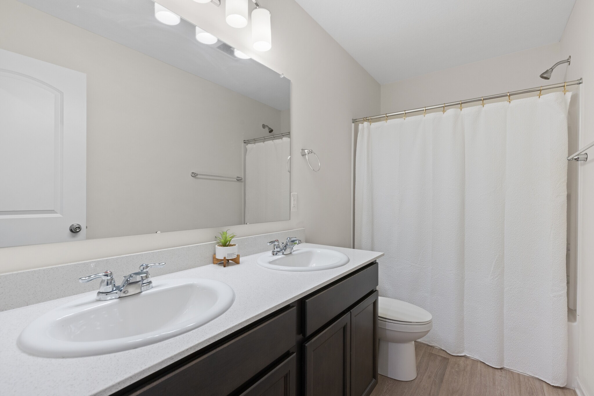 Building Photo - 1375 Theodore Dr