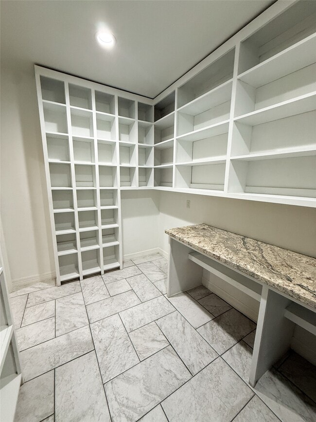 Building Photo - 12250 Charlotte Dr