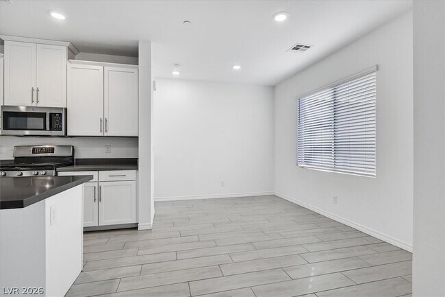 Building Photo - 303 Fletcher Fls St