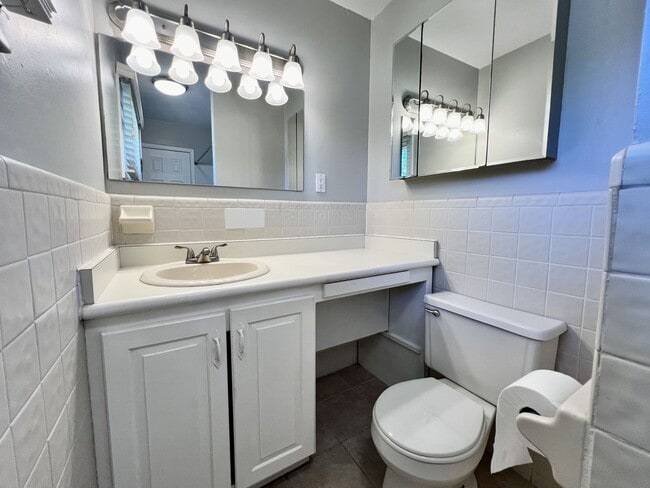 Building Photo - 3-Bedroom Home In Laurel Manor - Fenced Ba...