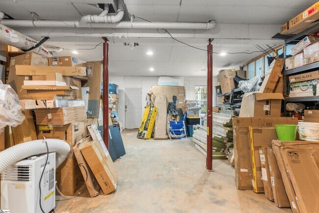 Building Photo - 154 S Lake Emory Dr