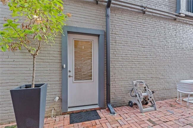 Building Photo - 412 Dauphin St