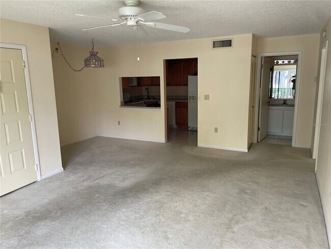 Building Photo - 2642 Pine Ridge Way S
