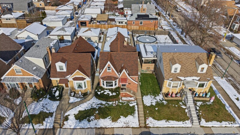 Building Photo - 6640 W Foster Ave