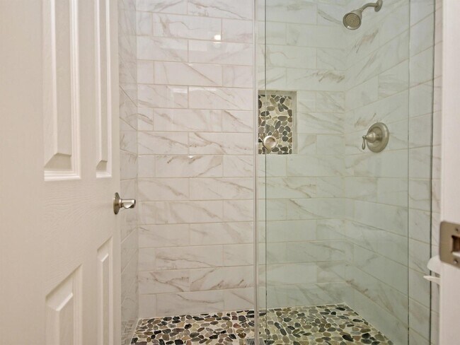 Building Photo - "Charming 3-Bedroom Retreat with 2 Baths i...