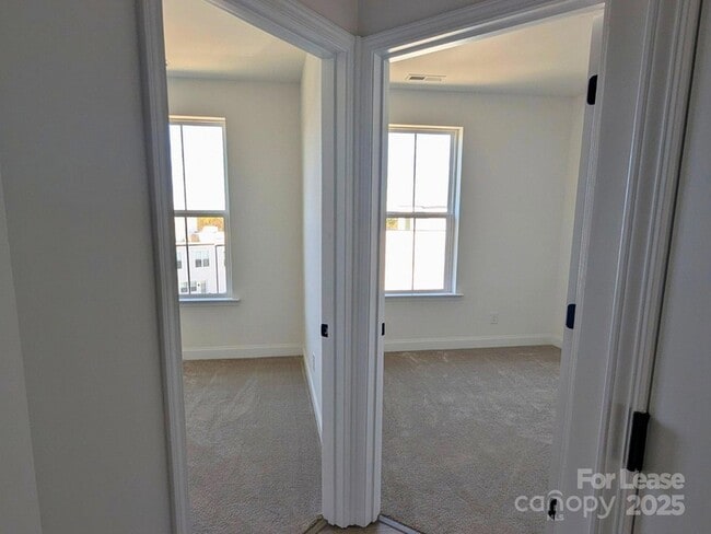 Building Photo - 3228 Drift St