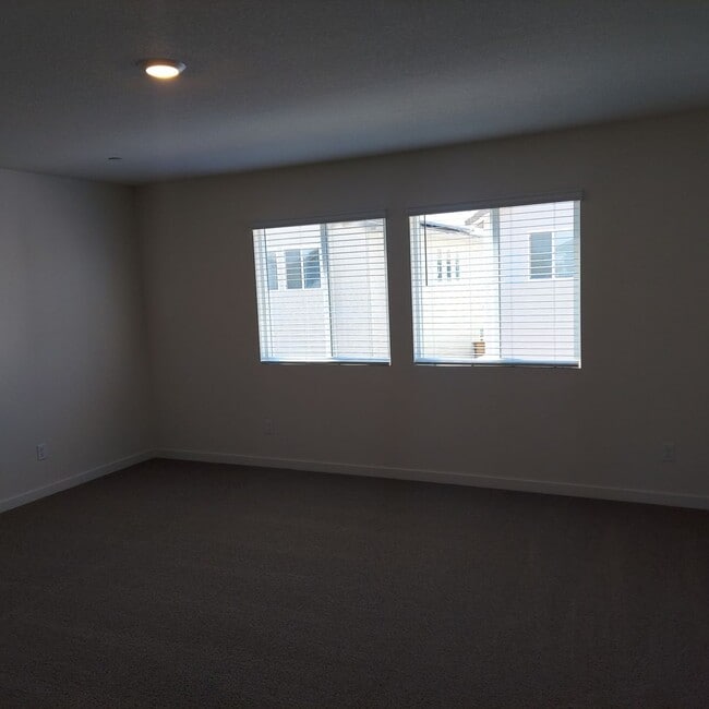 Building Photo - Newer 4 Bedroom, 2.5 bath home in West Roseville/DR Horton Built!