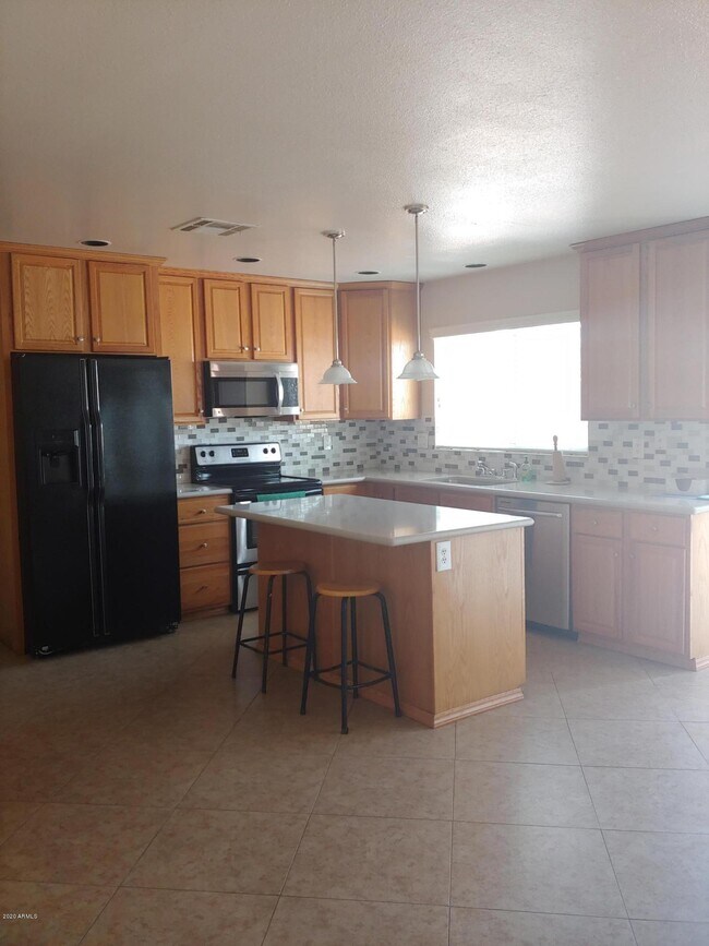 Building Photo - 568 W Caroline Ln