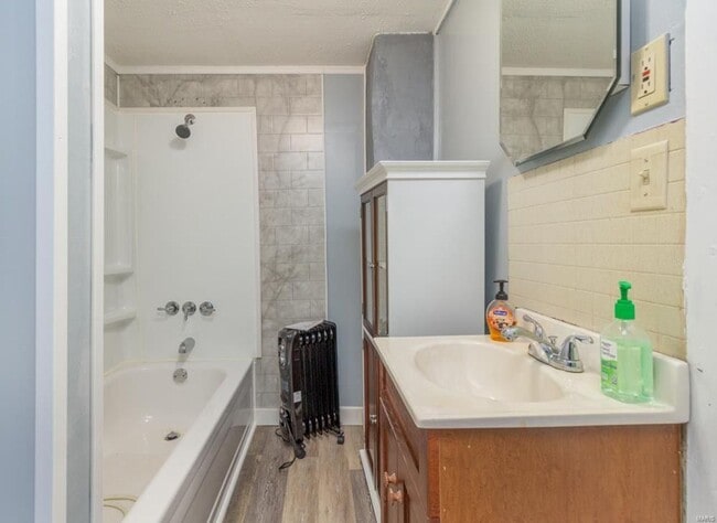 Building Photo - 3 bedroom 1 bathroom house for rent