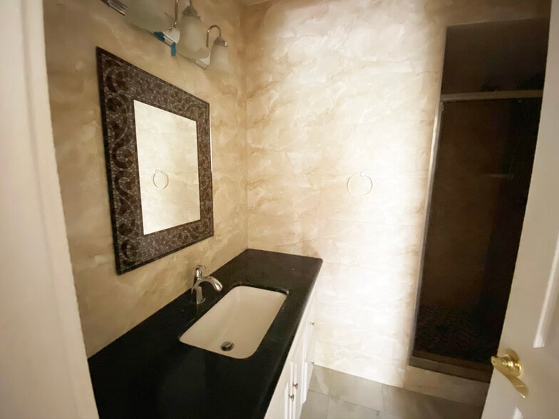 Building Photo - 1262 S Barrington Ave